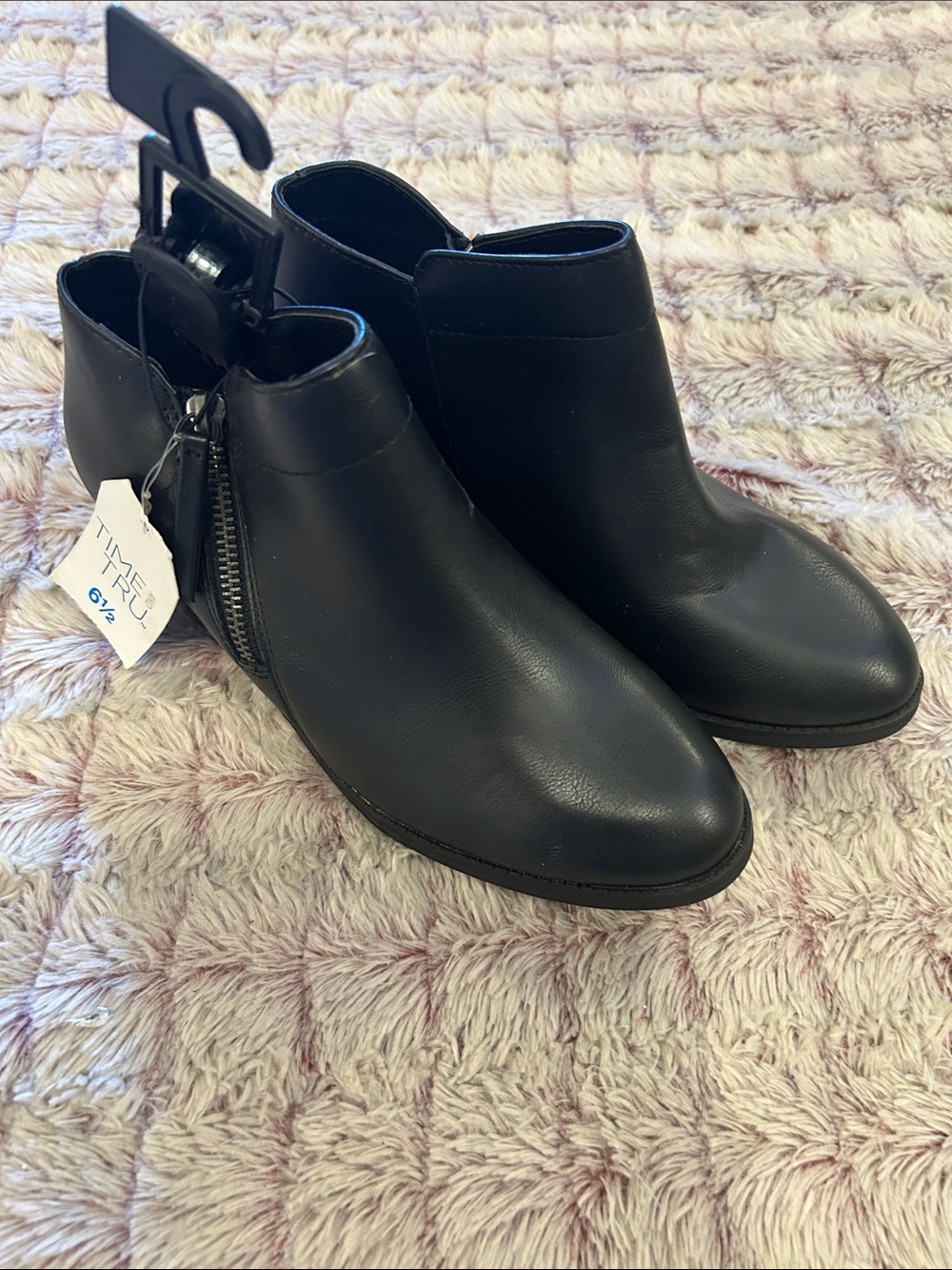 Time and Tru Black Side-Zip Ankle Booties size 6.5 new